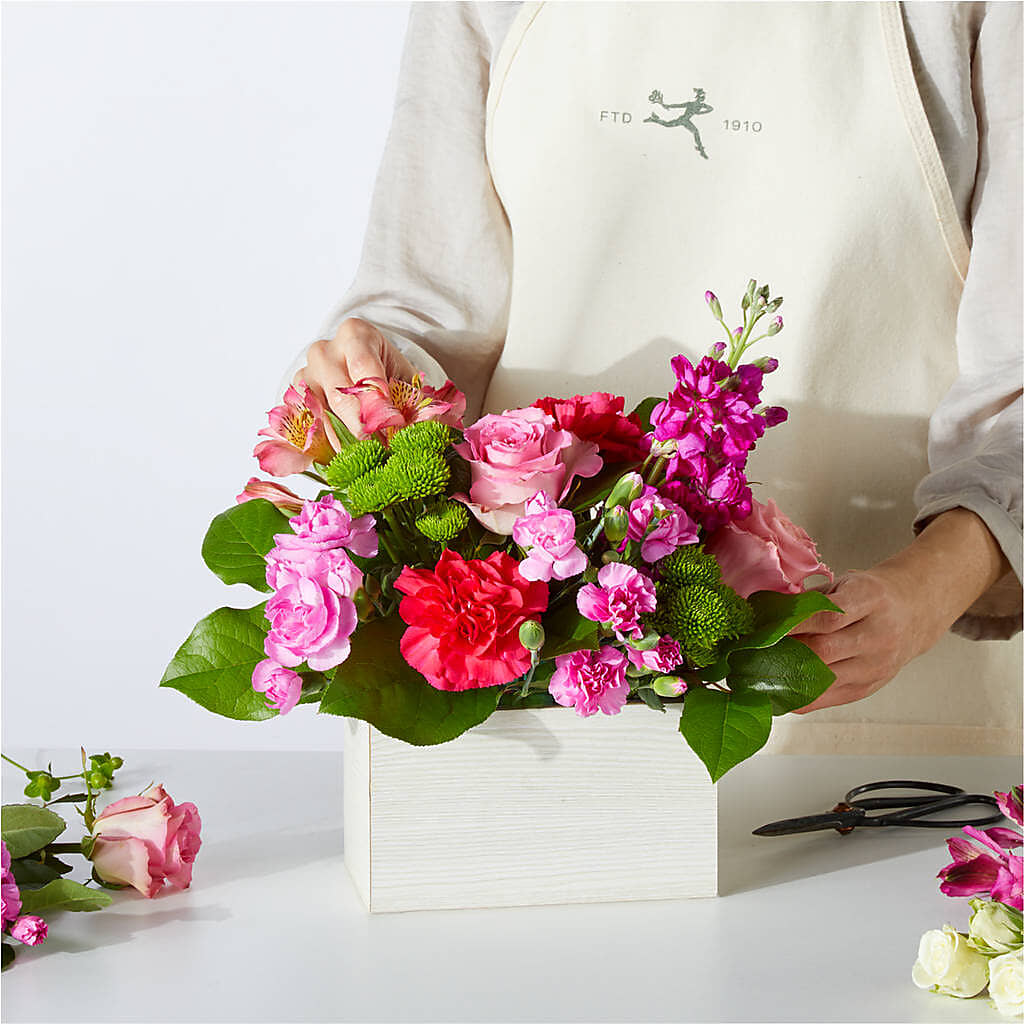 Sweetberry Box – A Florist Original –  The Bay Window Llc, Garrettsville OH