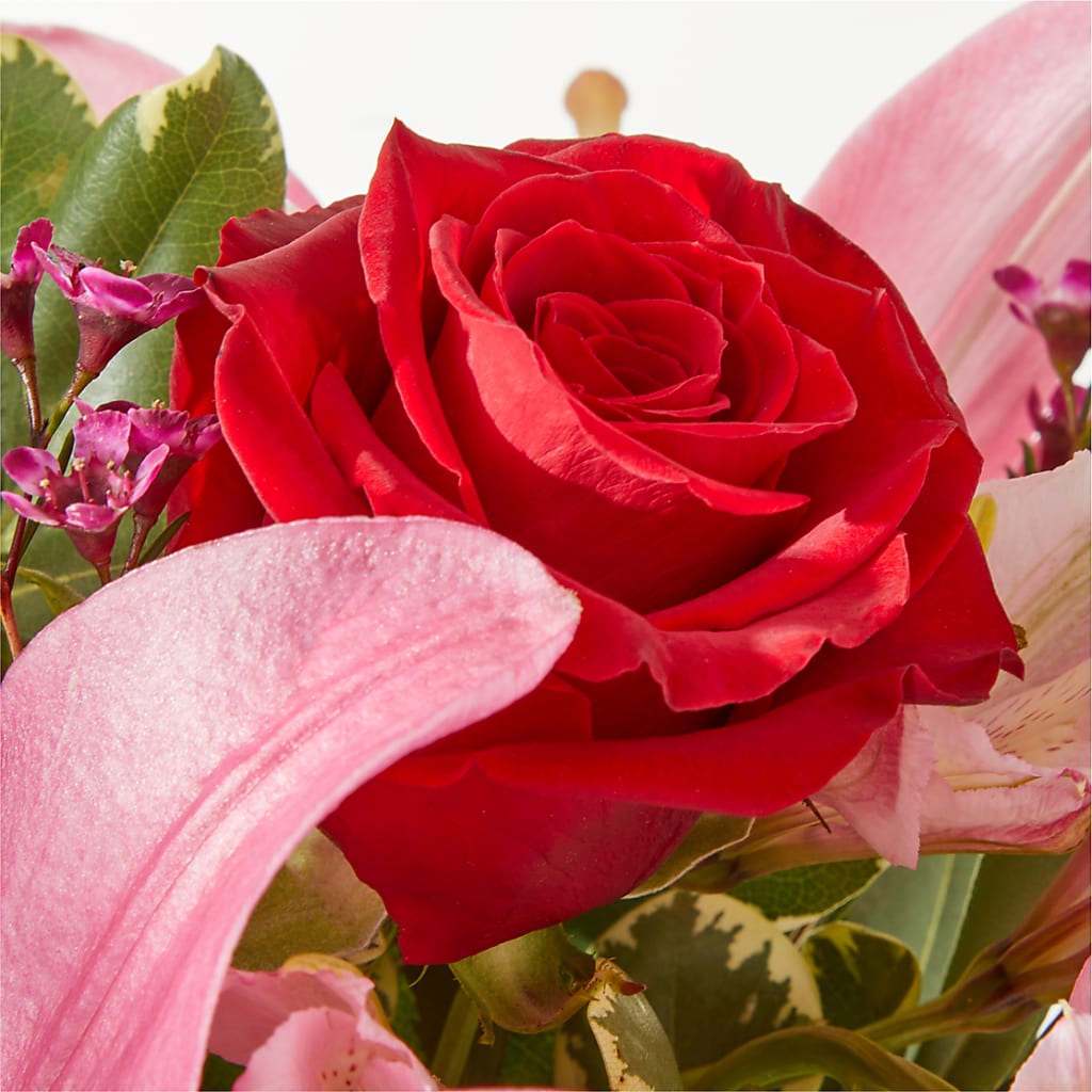 Lucky in Love Bouquet –  The Bay Window Llc, Garrettsville OH