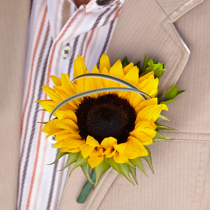 Free Spirit Boutonniere –  The Bay Window Llc, Garrettsville OH